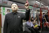 组图：34岁港男子传神模仿金正恩引路人狂拍
