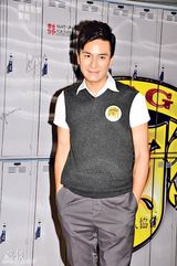 组图：香港演艺协会校服派对 女星制服诱惑