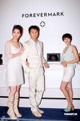 幻灯图集：袁咏仪张智霖秀恩爱 高圆圆暂无结婚计划