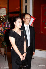 高清图：伏明霞携夫出席颁奖礼 谢杏芳诠释成功女性