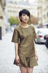 组图：许茹芸巴黎街拍 不同造型尽显天后气质