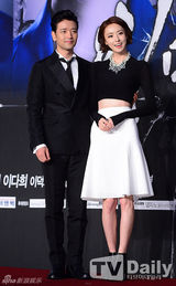 组图：黄静茵宣传《秘密》透胸贴 李多熙(李多喜)秀蛮腰