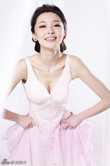 组图：李曼裸色大片轻歌曼舞