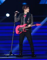 组图：群星献唱中歌榜 韩庚潘玮柏劲歌热舞