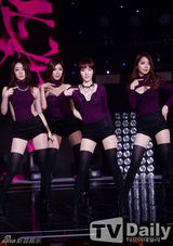 组图：佳仁Stellar等惹火表演《THE SHOW》