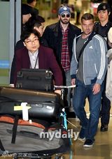 组图：“美队”克里斯抵韩拍《复联2》粉丝接机