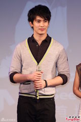 组图：泰剧小生Son自认小王力宏 台湾拥抱粉丝