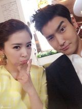 组图：崔始源阚清子拥吻剧照曝光惹粉丝吃醋