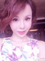 组图：央视女主播节目中疑露深V 生活照曝光