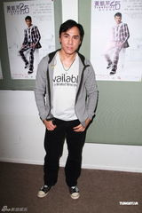 组图：周慧敏助阵黄凯芹个唱 曝对方不会用手机