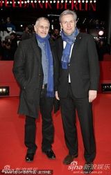 高清：《未来》首映礼 女导演米兰达挽两男走红毯