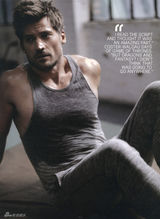 组图：《权力游戏》弑君者秀肌肉 熟男风范迷人