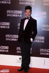 组图：孙俪倪妮低胸红装 李宇春金喜善惹注目