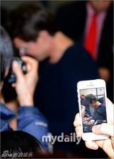 组图：汤姆克鲁斯赴韩宣传新片表现亲民