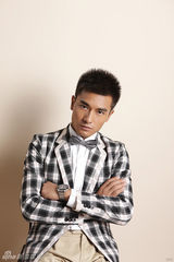 组图：郑凯格纹衬衫彰显时尚男人味