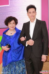 组图：TVB台庆红毯 陈豪李司棋携手亮相