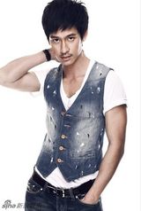 组图：唐治平全新时尚写真变身迷人轻熟男