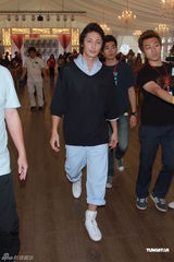 组图：玉木宏7月将唱响香港 歌迷凌晨排队买票