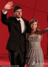 组图：非竞赛片《伊娃》首映 女演员与导演共舞