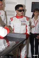 组图：郭富城上海参加车赛 小插曲无碍取得胜利