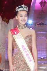 组图：2012港姐冠亚季军后台合影