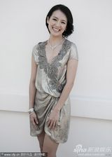 高清组图：章子怡宣传《最爱》 紫色蕾丝装恬静优雅