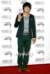 组图：尹时允柳真等参加《面包王金卓求》庆功宴