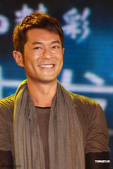 组图：古天乐型男装扮亮相 韩雪金莎娇俏动人