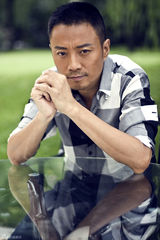 高清组图：张涵予休闲写真 热爱旅行称是一次探索