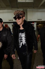 组图：罗志祥亮相香港 黑超遮面酷劲十足