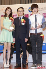 组图：吴千语裙装甜美亮相 否认自己是败金女