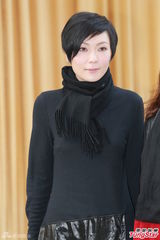 组图：方逸华跪拜邵逸夫 刘德华张学友致祭