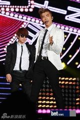 组图：众韩星开唱 EXO-K霸气T-ara性感