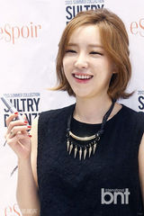 组图：BEG佳仁皮裙亮相某品牌新品发布会