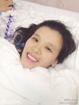 组图：桑兰平安诞下男婴 微博报喜面带笑容