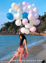 高清：周伟童五彩气球海边浪漫写真 典雅童真