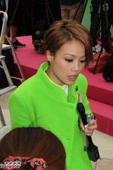 组图：容祖儿否认崩溃不恨何韵诗 谢霆锋现身力挺