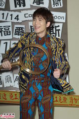 组图：萧敬腾变花美男拍摄新歌《福尔摩斯》宣传照