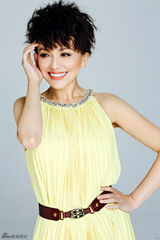 组图：王琳长裙写真舞动春日 清新明艳唯美动人