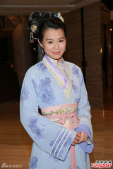 组图：胡杏儿钟嘉欣着古装贺杨潮凯江叮叮婚礼