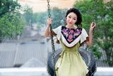 高清图：李依馨唯美民族风情写真 温柔展甜美笑容