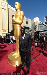 组图：85届奥斯卡红毯-NFL明星埃德-里德黑超