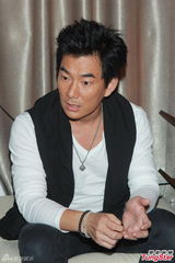 组图：任贤齐忆与陈升醉酒演出被太太责备