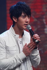 幻灯：《锦衣卫》登《华人大综艺》 甄子丹很入戏