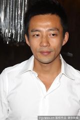 组图：汪小菲火速澄清未欠薪 上衣绷开闹笑话