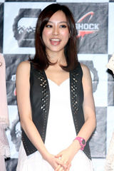 幻灯：美女冯媛甄为名表代言 直言酷爱户外运动