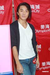 组图：郑伊健放言不生小孩 好友林颖娴出书