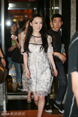 幻灯图：霍思燕亮相上海电影节 盘点7次时尚曝光