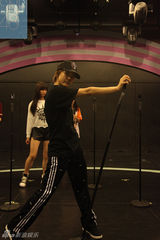 组图：宫泽佐江与铃木玛莉亚SNH48星梦剧院首秀