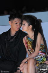 组图：刘嘉玲红唇美艳出席活动 安以轩汪小菲零交流